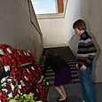 Jessica and Thomas lay the wreath at Menin Gate